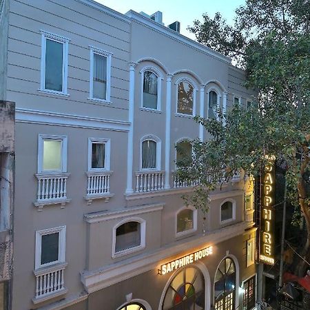 Hotel Sapphire House - 3 Mins Walk From Metro And 5 Mins From Rail Station Új-Delhi Kültér fotó