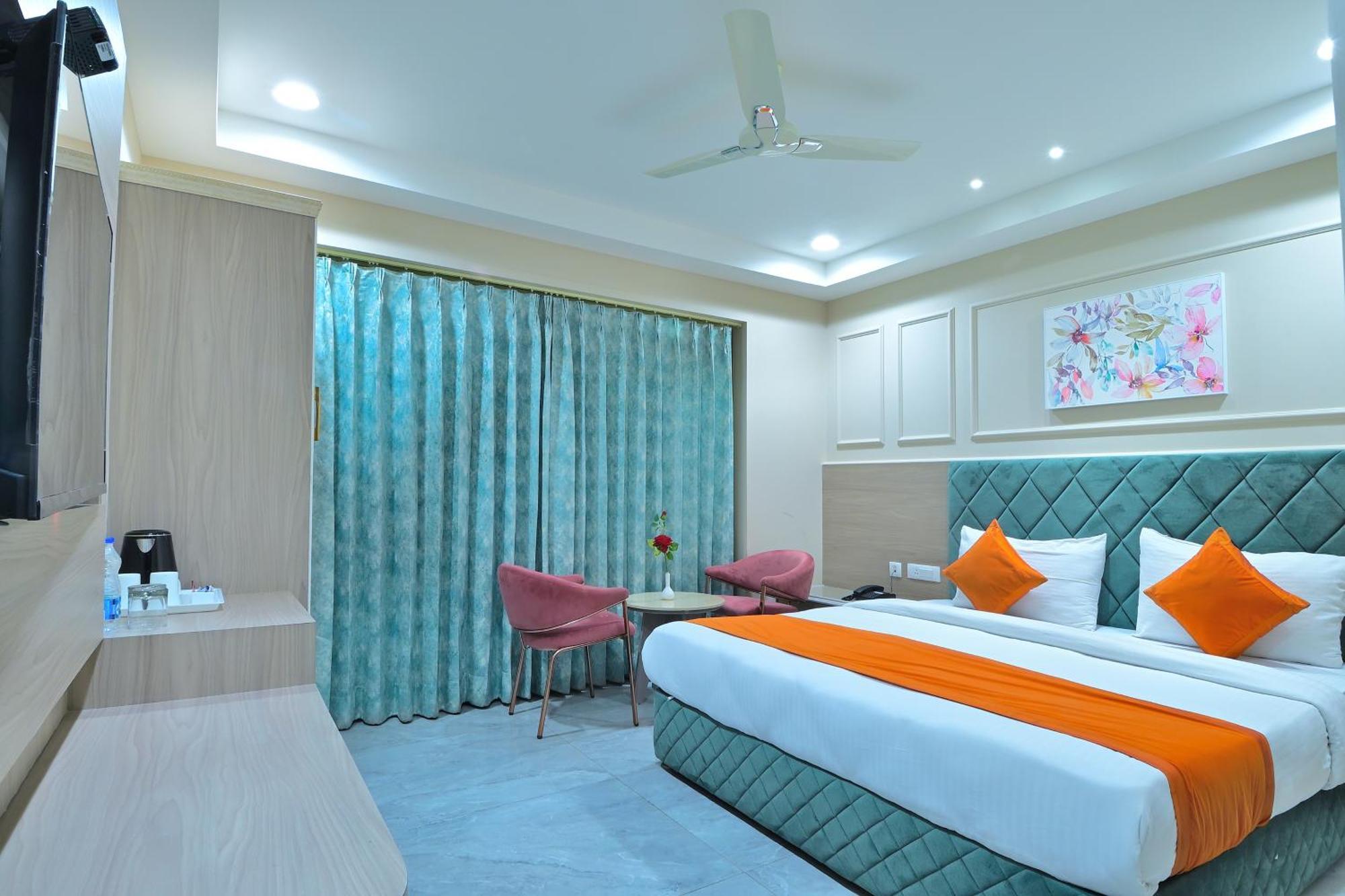 Hotel Sapphire House - 3 Mins Walk From Metro And 5 Mins From Rail Station Új-Delhi Kültér fotó