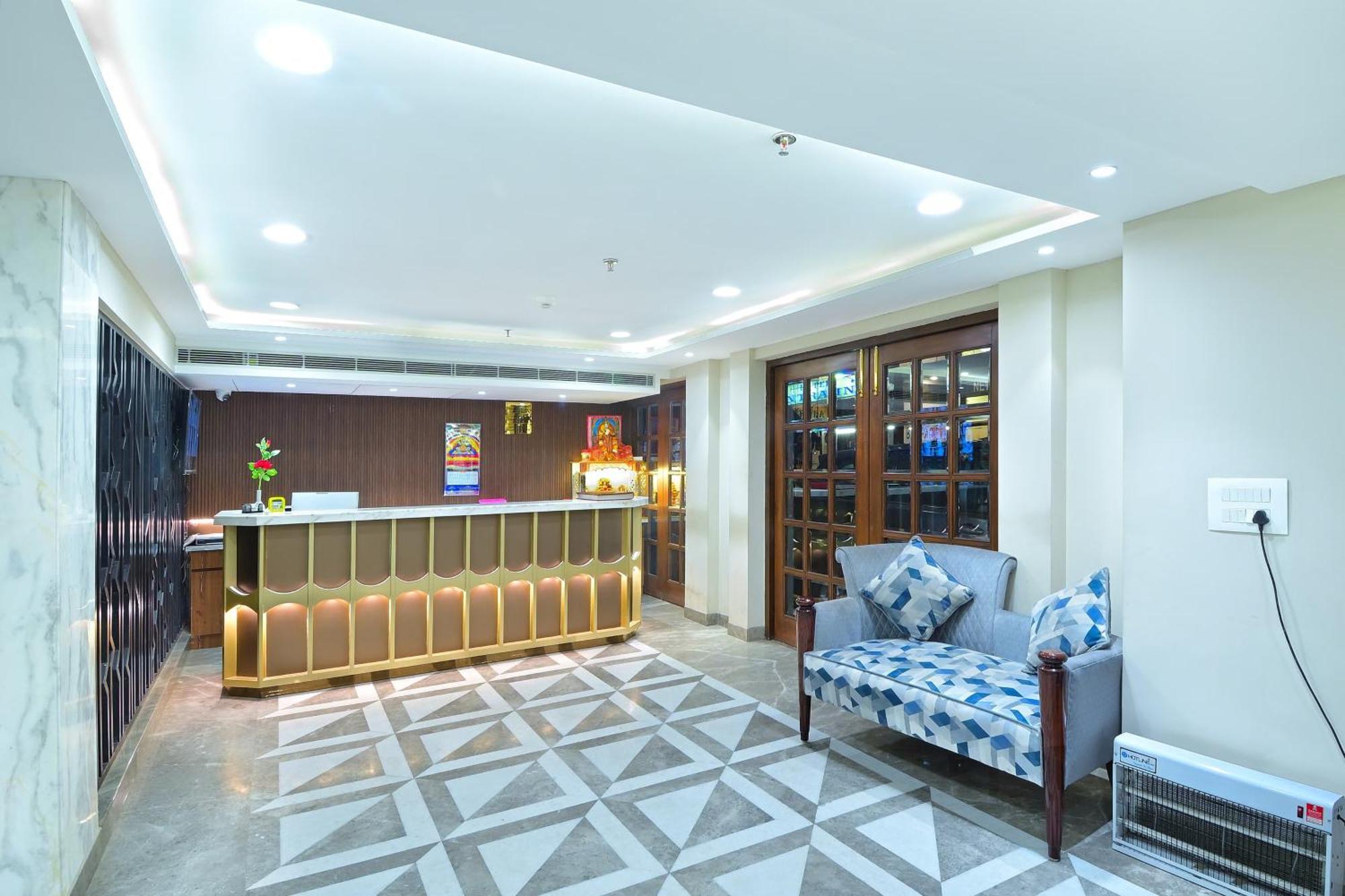 Hotel Sapphire House - 3 Mins Walk From Metro And 5 Mins From Rail Station Új-Delhi Kültér fotó