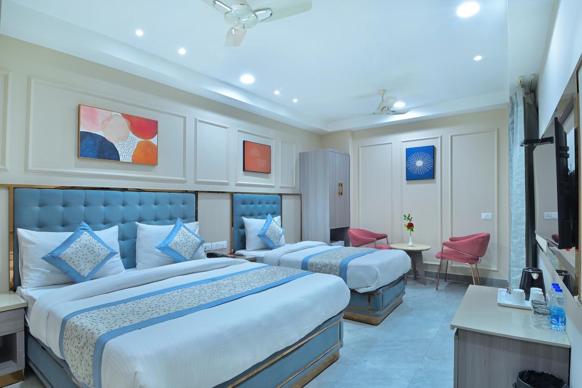Hotel Sapphire House - 3 Mins Walk From Metro And 5 Mins From Rail Station Új-Delhi Kültér fotó