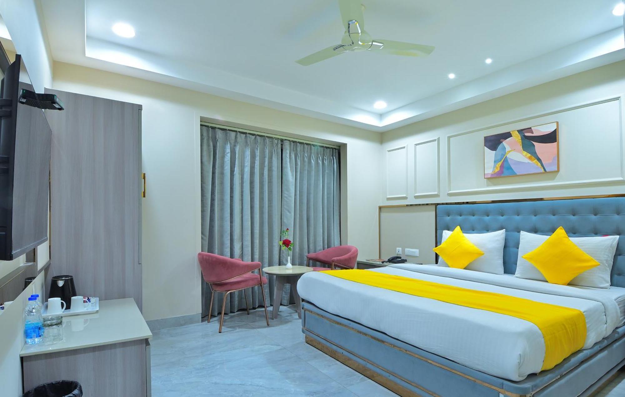 Hotel Sapphire House - 3 Mins Walk From Metro And 5 Mins From Rail Station Új-Delhi Kültér fotó