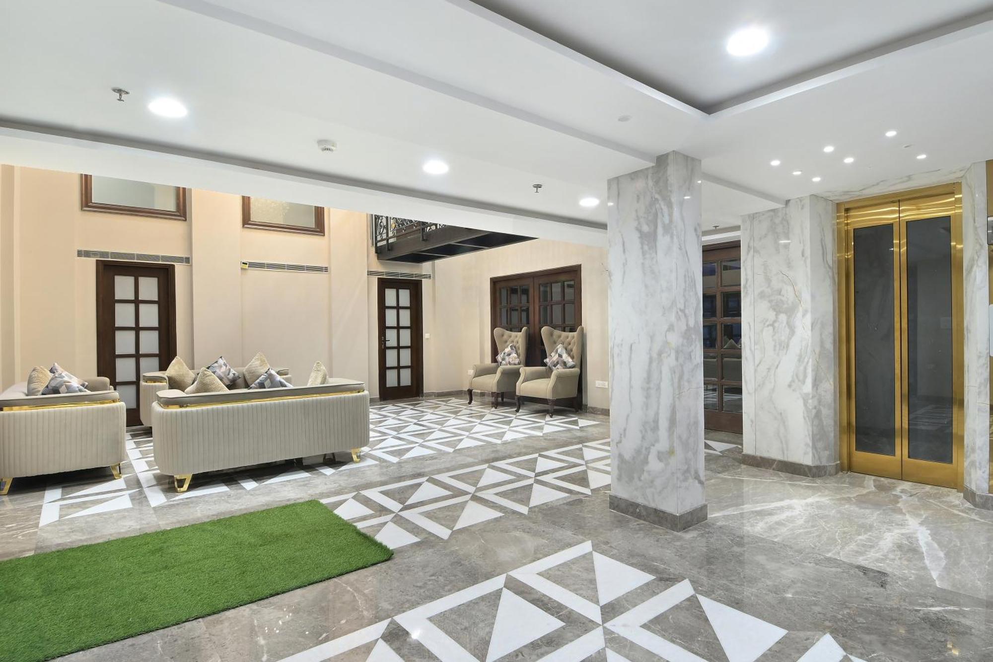 Hotel Sapphire House - 3 Mins Walk From Metro And 5 Mins From Rail Station Új-Delhi Kültér fotó