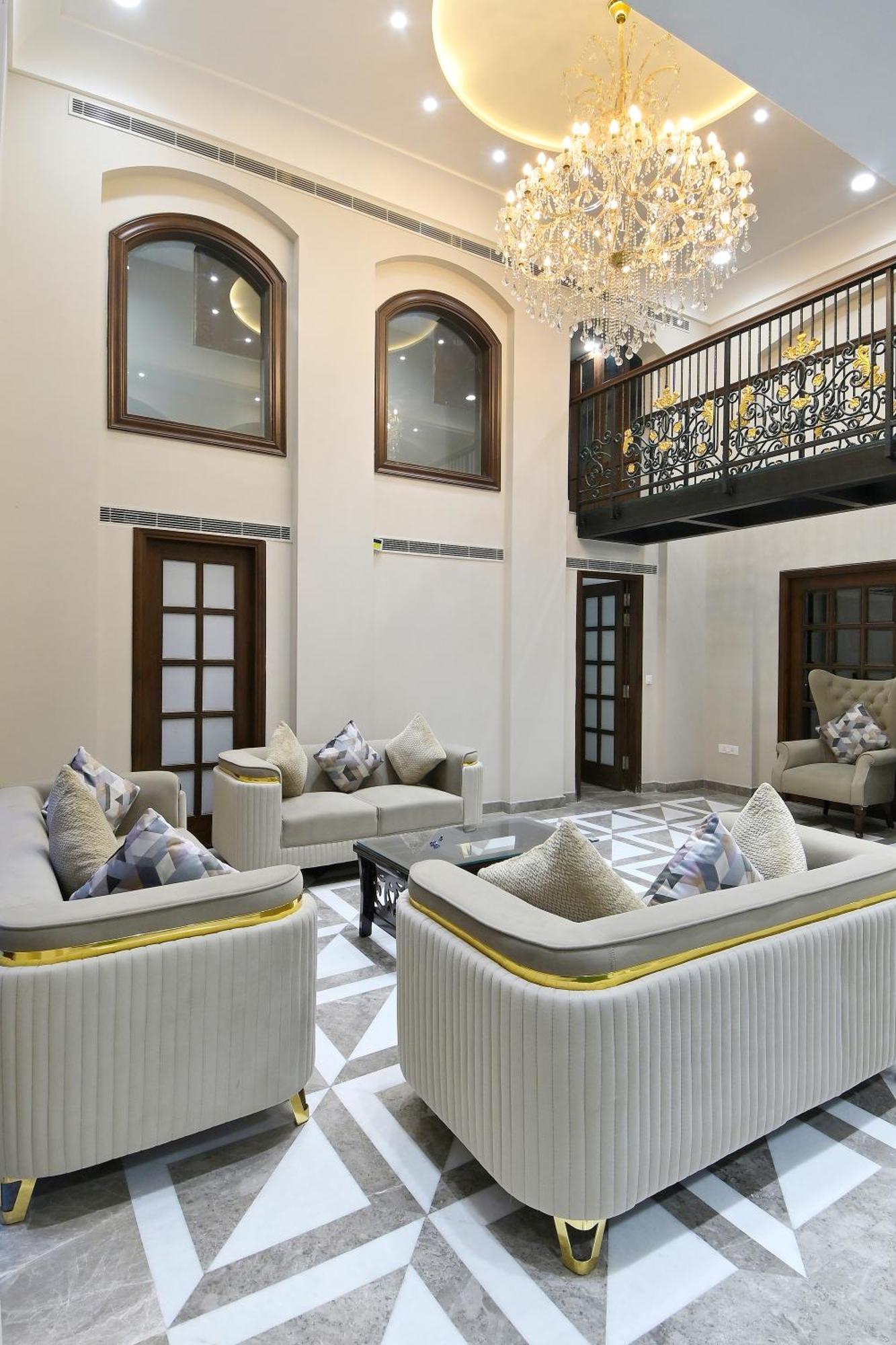 Hotel Sapphire House - 3 Mins Walk From Metro And 5 Mins From Rail Station Új-Delhi Kültér fotó