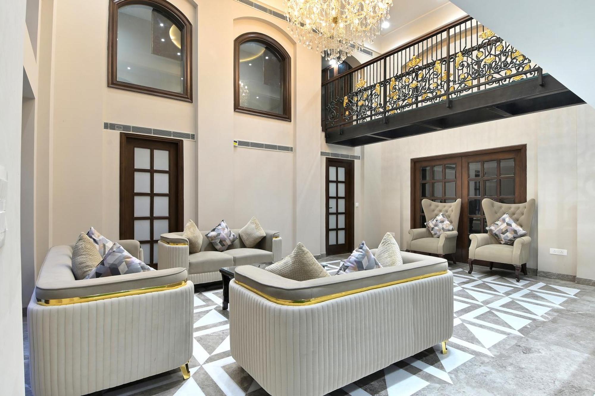 Hotel Sapphire House - 3 Mins Walk From Metro And 5 Mins From Rail Station Új-Delhi Kültér fotó