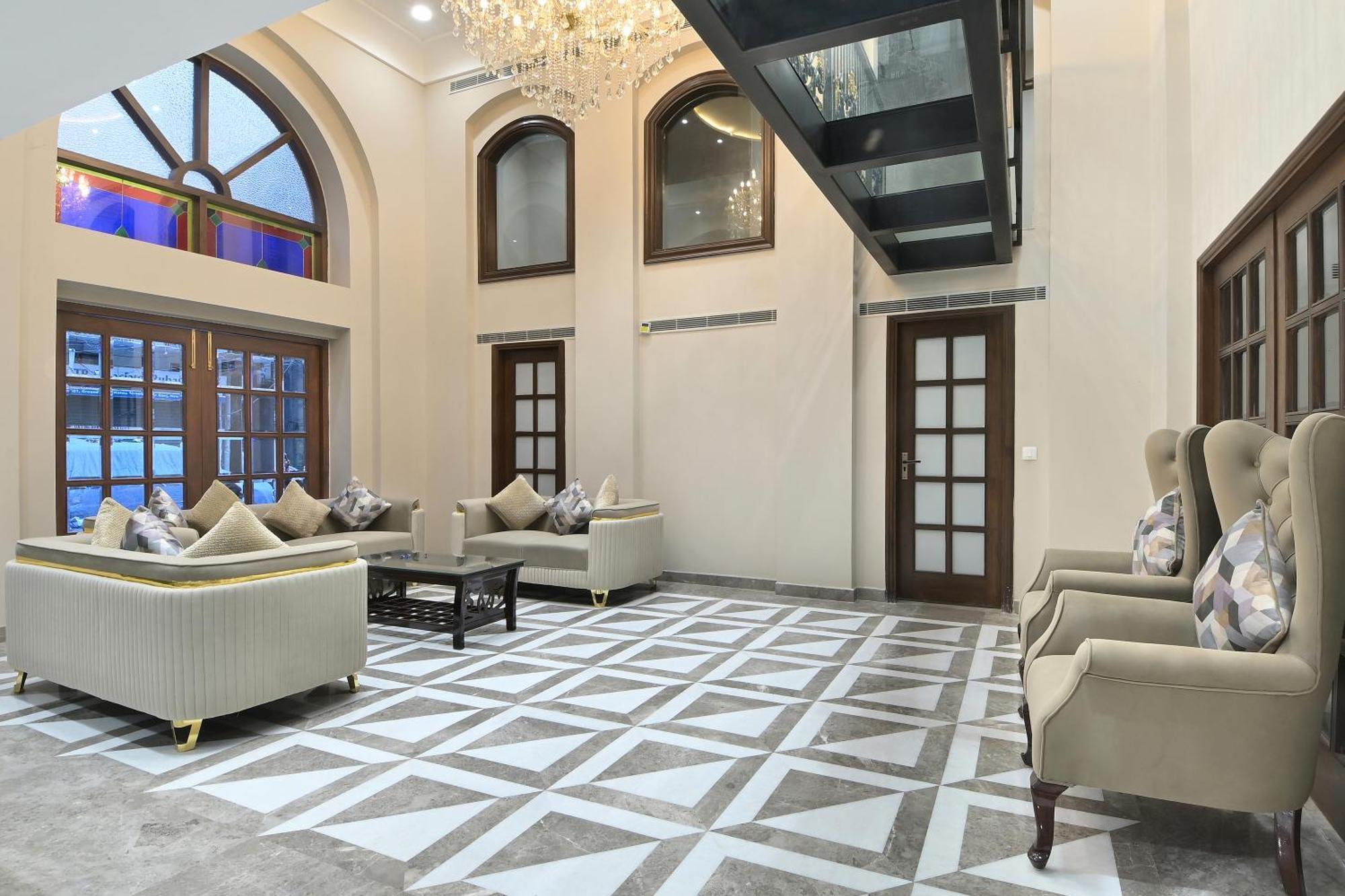 Hotel Sapphire House - 3 Mins Walk From Metro And 5 Mins From Rail Station Új-Delhi Kültér fotó
